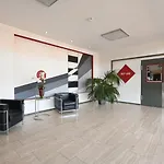 Skyhotel מלון 4*
