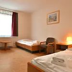 Skyhotel מלון 4*